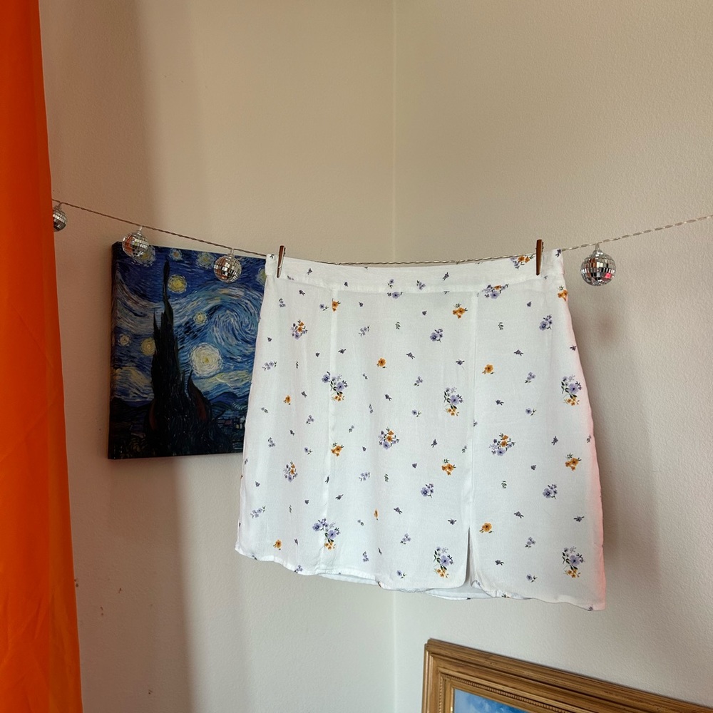 White floral mini skirt